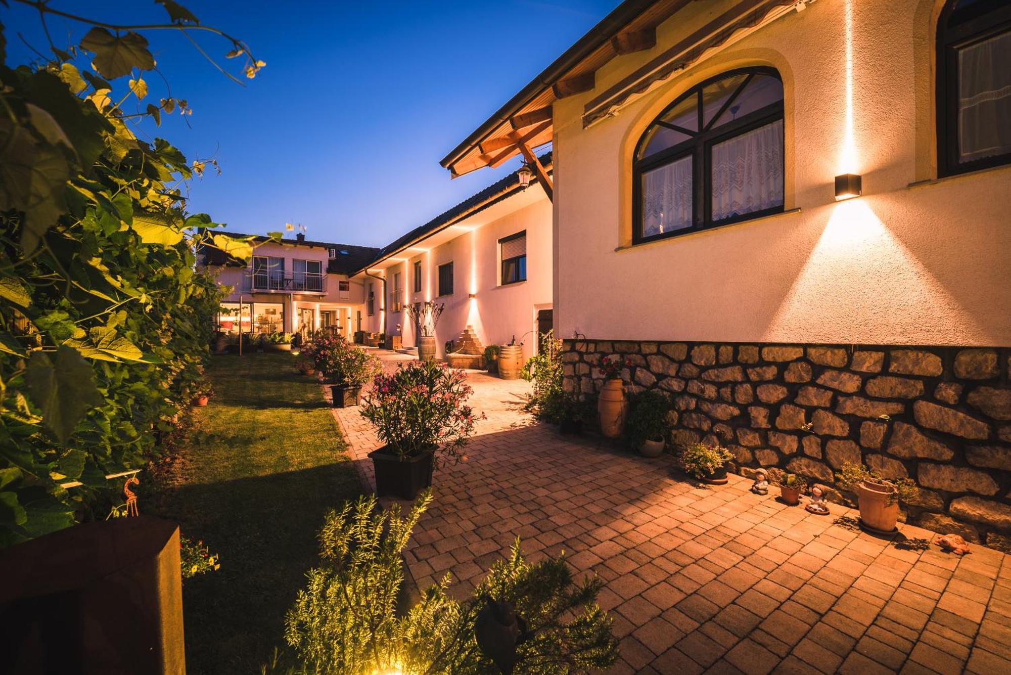 Weingut Gaestehaus D&D Haider Йойс Екстериор снимка